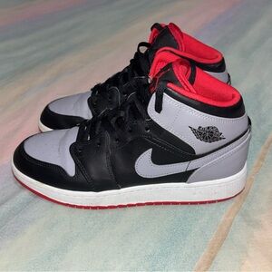 Jordan 1 Mid SE Black Cement Grey Red Leather Sneakers Size 6.5Y / women’s 8